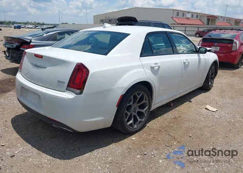 2018 Chrysler 300 Touring z USA, uszkodzony, nr VIN 2C3CCAAG4JH320610